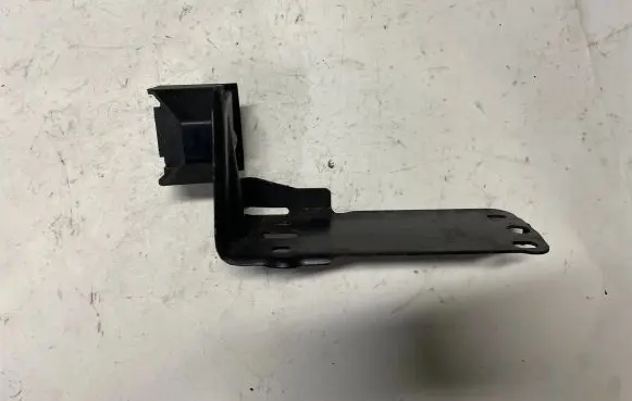 BMW 3 E90 E91 Radiator support slam panel bracket 7117811