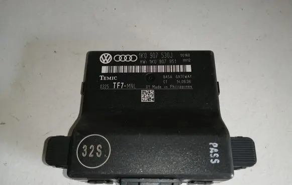 Audi A3 S3 8P Gateway control module 1K0907530J