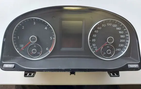 Volkswagen Touran II Speedometer (instrument cluster) 1T0920885J
