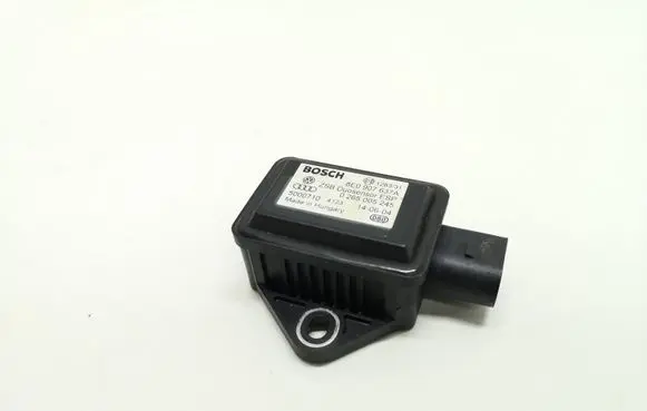 Volkswagen Phaeton ESP acceleration yaw rate sensor 8E0907637A 0265005245