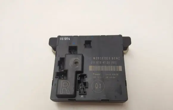 Mercedes-Benz E W211 Door control unit/module 2118704126