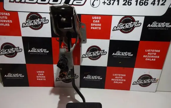 Infiniti G35 Brake pedal