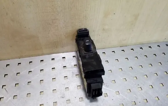 Volvo XC70 Electric window control switch 30737519