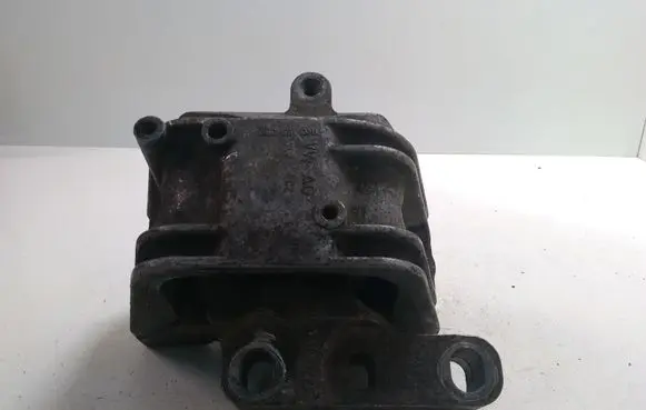 Volkswagen PASSAT B6 Engine mount bracket 1K0199262