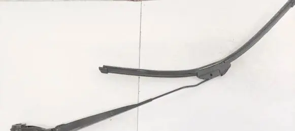 Front wiper blade arm