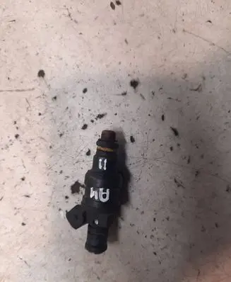 Audi A4 S4 B5 8D Fuel injector 058133551A