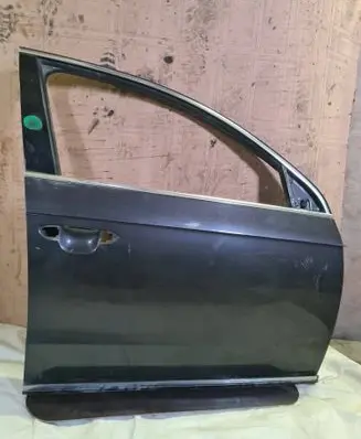 Volkswagen PASSAT B7 Front door 3AA831312