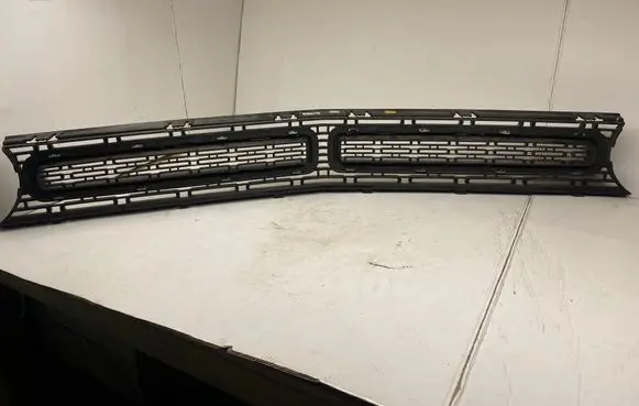 Dodge Challenger Front bumper upper radiator grill 9403665