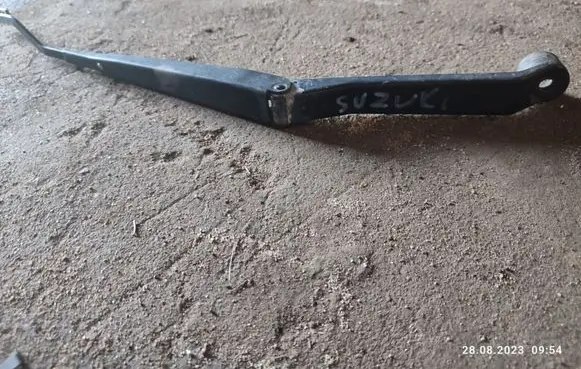 Suzuki Grand Vitara II Front wiper blade arm