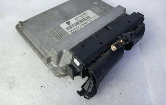 Skoda Fabia Mk1 (6Y) Engine control unit/module ECU 03D906032F