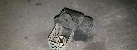Peugeot 308 Coolant fan relay 9658508980