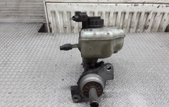 Volkswagen Golf V Master brake cylinder 1K1611301D
