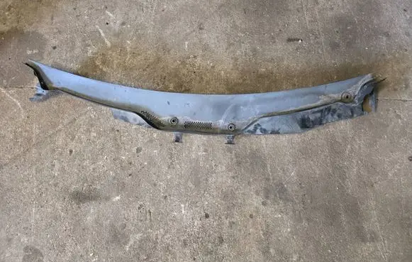 Mercedes-Benz ML W164 Wiper trim 1648300228