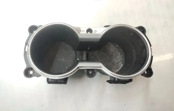 Cup holder front