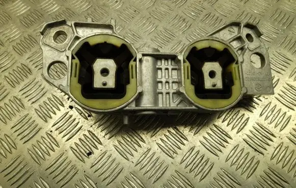 Mercedes-Benz EQE v295 Engine mount bracket A2978306802