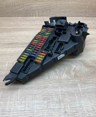 BMW 5 E60 E61 Fuse module 6906618