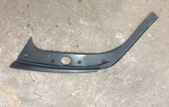 Mercedes-Benz GL X164 Rear side glass trim A1646700387