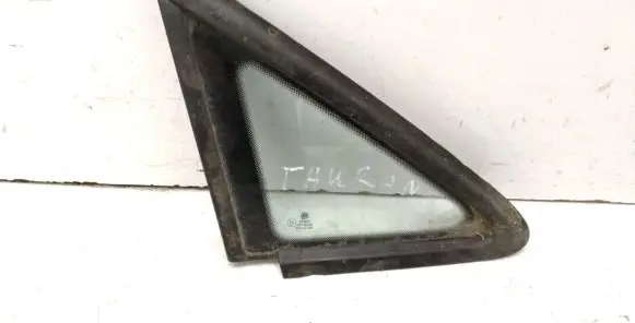 Volkswagen Touran I Front triangle window/glass 43R00048 DOT24 AS2