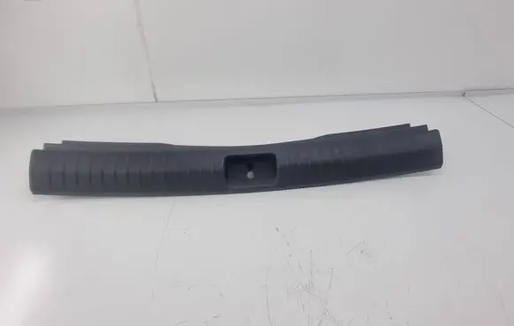 Trunk/boot sill cover protection