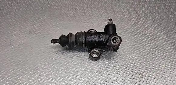 Subaru Impreza III Clutch slave cylinder