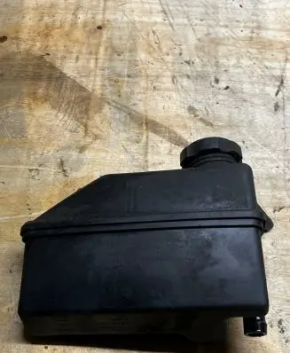 Volvo XC70 Power steering fluid tank/reservoir 8649720 1783