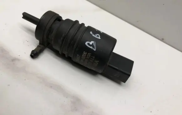 Volkswagen PASSAT B6 Windscreen/windshield washer pump 1T0955651 3028149