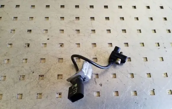 BMW 5 E60 E61 Crankshaft position sensor 0281002477