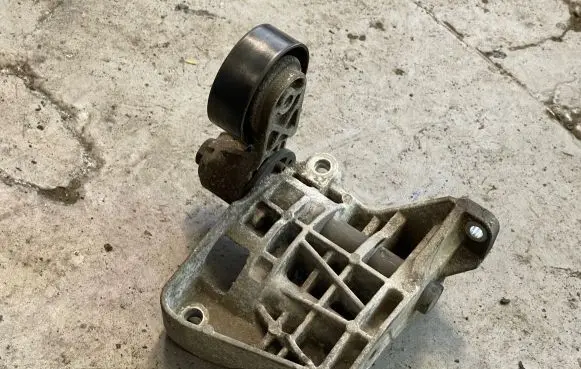 BMW X5 E70 Power steering pump mounting bracket 7799862 59280110