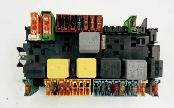 Mercedes-Benz B W246 W242 Fuse box set DALISID3769 2469067100 2469060093