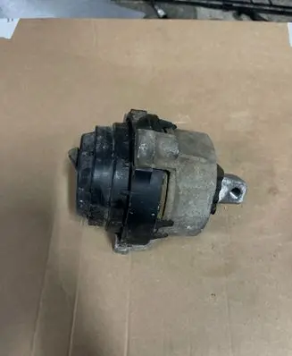 BMW X4 G02 Engine mount bracket 8482771