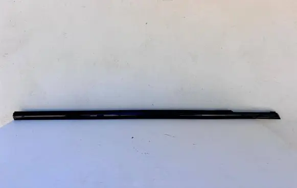 Mercedes-Benz CLA C118 X118 Front door glass trim molding A1187201000