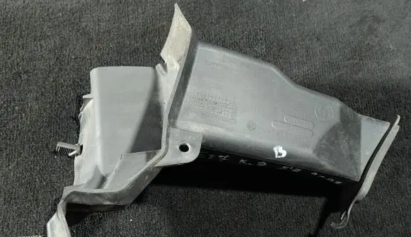 BMW 1 E81 E87 Intercooler air channel guide 15677210 6925977