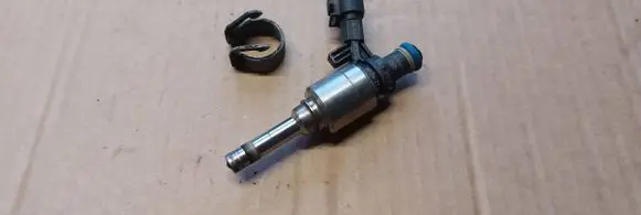 Audi A3 S3 8P Fuel injector 06H906036F 0261500057