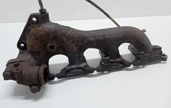 Suzuki Grand Vitara II Exhaust manifold 8428649