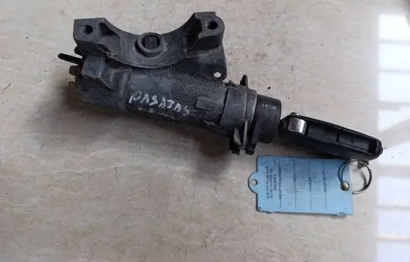 Volkswagen PASSAT B5.5 Ignition lock 4b0905851a
