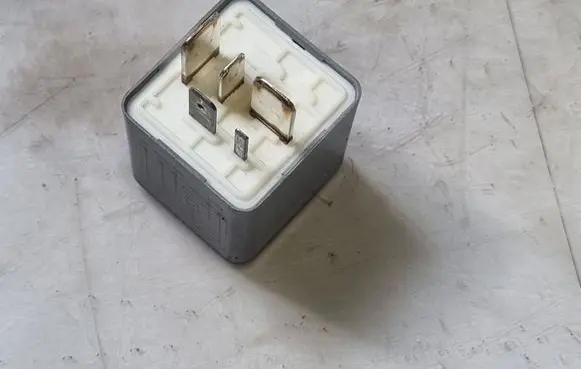 Audi A6 S6 C5 4B Other relay 4D0951253
