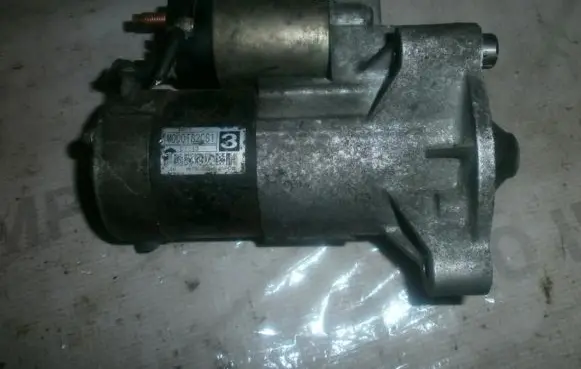 Peugeot 206 Starter motor m000t82081
