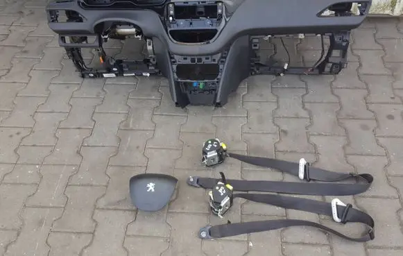 Peugeot 208 I Dashboard 