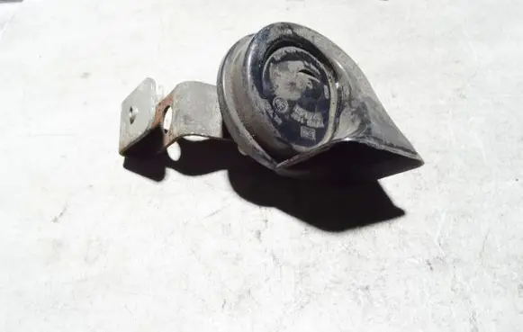 Volkswagen Golf V Horn signal 703881157