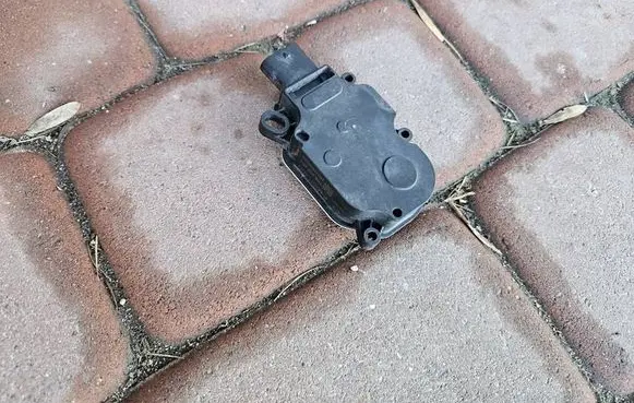 Opel Zafira C A/C air flow flap actuator/motor 6466R300