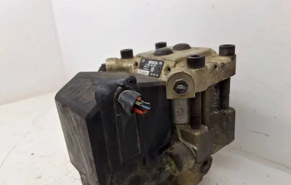 Volkswagen Transporter - Caravelle T4 ABS Pump 701614111 0265201037
