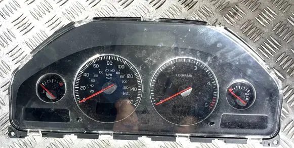 Volvo XC70 Speedometer (instrument cluster) 30746112