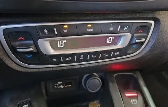 Renault Scenic III - Grand scenic III Climate control/heater control trim 275100026R IMPRK1542455