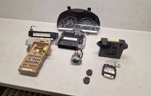 Subaru Outback Engine ECU kit and lock set 22611AP841 2758009843 85002AJ43