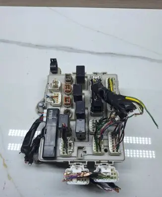 Toyota Previa (XR30, XR40) II Fuse module 8922128030