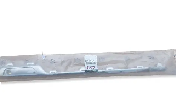 Renault Twingo III Rear door glass trim molding 828D10653R
