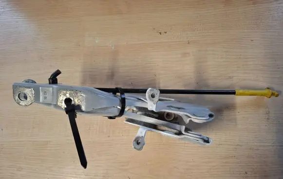 Hyundai i10 Engine bonnet/hood hinges