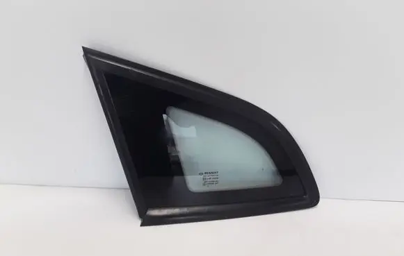 Renault Megane III Rear side window 833070008R