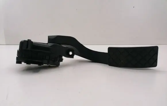 Audi A6 S6 C5 4B Accelerator throttle pedal 8D1723523L