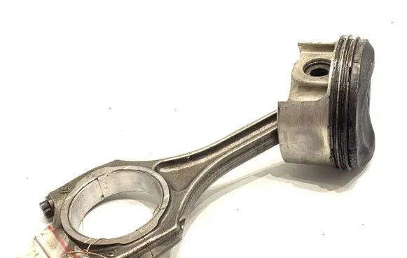 Audi R8 42 Piston with connecting rod R079C